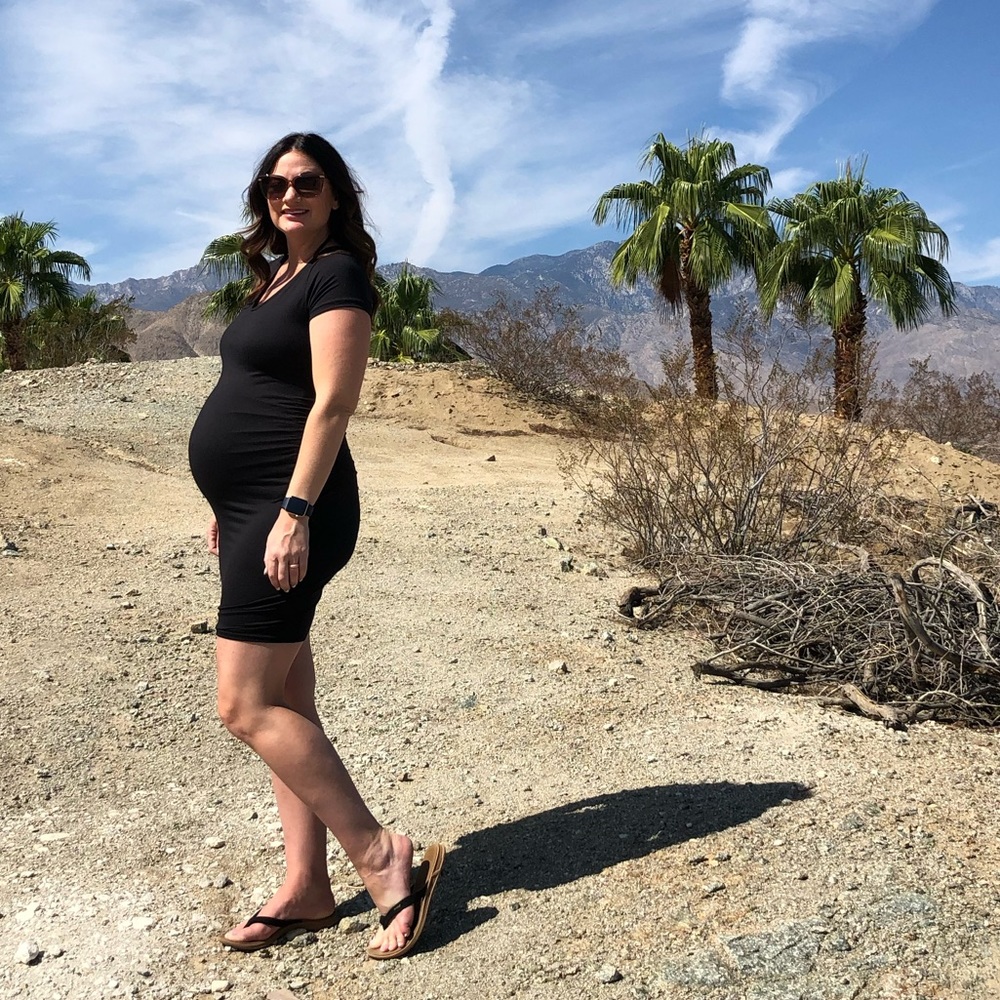 Black maternity dress from stitch fix. Size medium.